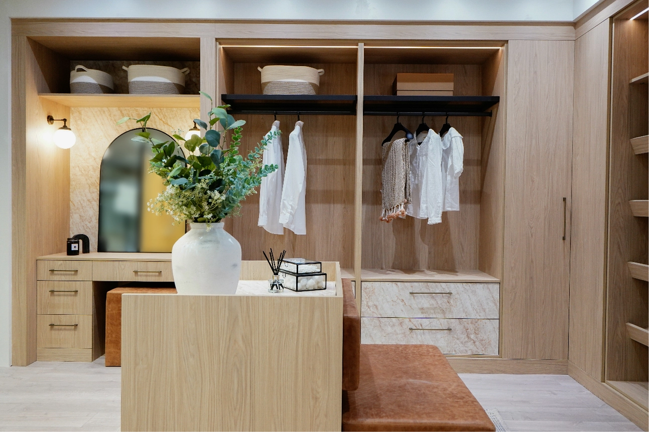 DRESSING ROOM 1